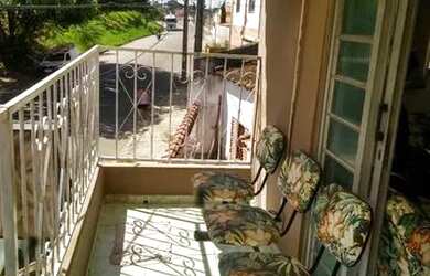 Imagem: A casa possui 3 Dormitórios, 3 Banheiros, 2 Vagas na garagem