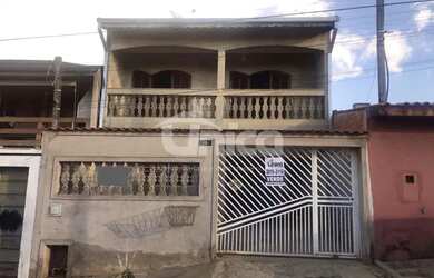 Imagem: A casa à venda possui 3 Dormitórios, 3 Banheiros, 2 Vagas