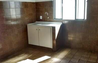 Imagem: A casa possui 2 Dormitórios, 1 Banheiro, 1 Vaga na garagem