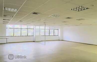 Imagem: O depósito possui 5 Vagas na garagem, 254m² de Área e Imóvel