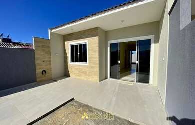 Imagem: A casa possui 2 Dormitórios, 2 Banheiros, 2 Vagas na garagem