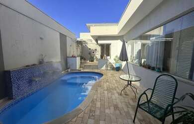 Imagem: A casa em condomínio possui 3 Dormitórios, 5 Banheiros, 2