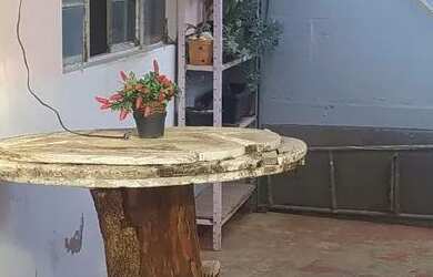 Imagem: A casa possui 1 Dormitório, 1 Banheiro, 1 Vaga na garagem e