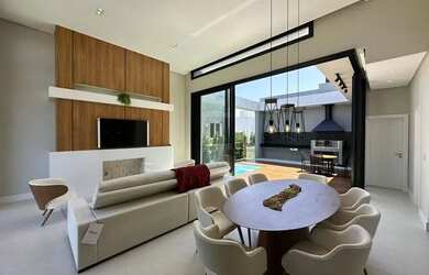 Imagem: A casa em condomínio possui 4 Dormitórios, 5 Banheiros, 2