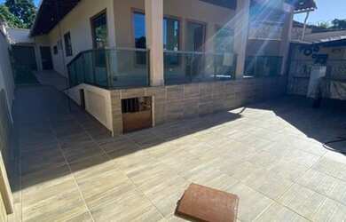 Imagem: A casa possui 4 Dormitórios, 4 Banheiros, 2 Vagas na garagem