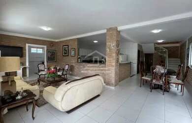 Imagem: A casa em condomínio possui 4 Dormitórios, 5 Banheiros, 2