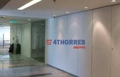 Imagem: O depósito possui 3 Vagas na garagem, 137m² de Área e está