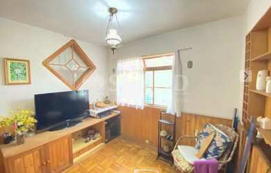 Imagem: A casa possui 2 Dormitórios, 1 Banheiro, 1 Vaga na garagem