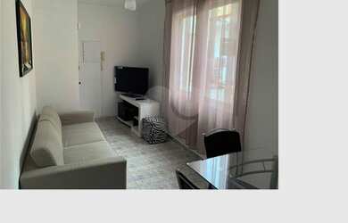 Imagem: O apartamento possui 1 Dormitório, 1 Banheiro, 1 Vaga na garagem