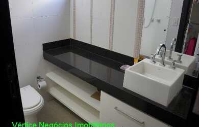 Imagem: A casa em condomínio possui 4 Dormitórios, 5 Banheiros, 3