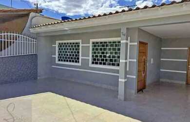 Imagem: A casa possui 2 Dormitórios, 1 Banheiro, 1 Vaga na garagem