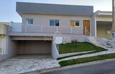 Imagem: A casa em condomínio possui 4 Dormitórios, 3 Banheiros, 4