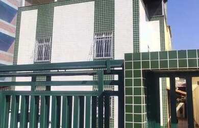 Imagem: O apartamento possui 3 Dormitórios, 1 Banheiro, 1 Vaga na garagem