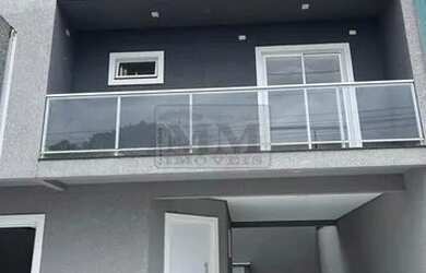 Imagem: A casa possui 3 Dormitórios, 3 Banheiros, 2 Vagas na garagem