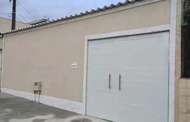 Imagem: A casa possui 2 Dormitórios, 1 Banheiro, 3 Vagas na garagem