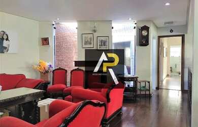 Imagem: A casa possui 3 Dormitórios, 3 Banheiros, 4 Vagas na garagem