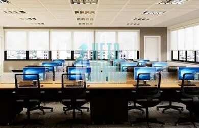 Imagem: O depósito possui 3 Vagas na garagem e 130m² de Área e está