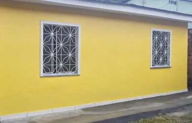 Imagem: A casa possui 1 Dormitório, 1 Banheiro, 1 Vaga na garagem e