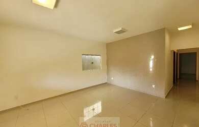 Imagem: A casa em condomínio possui 3 Dormitórios, 1 Banheiro, 2 Vagas