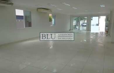 Imagem: O depósito possui 5 Vagas na garagem e 300m² de Área e está