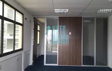 Imagem: O depósito possui 3 Vagas na garagem e 130m² de Área e está