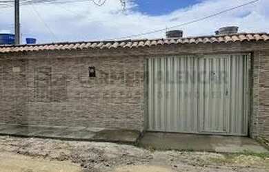 Imagem: A casa possui 2 Dormitórios, 1 Banheiro, 3 Vagas na garagem