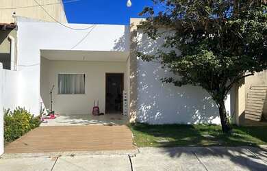 Imagem: A casa em condomínio possui 3 Dormitórios, 3 Banheiros, 2