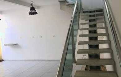 Imagem: A casa possui 5 Dormitórios, 4 Banheiros, 3 Vagas na garagem