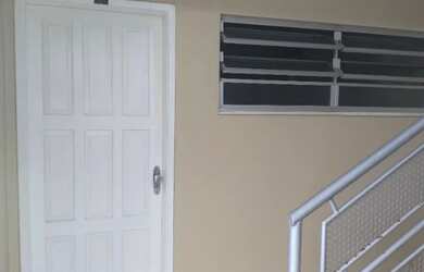 Imagem 2: Aluga-se apartamento 2/4 térreo em Roma na Cidade Baixa