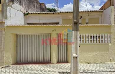 Imagem: A casa possui 3 Dormitórios, 4 Banheiros, 184m² de Área e