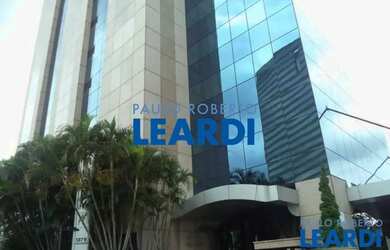 Imagem: O depósito possui 5 Vagas na garagem, 775m² de Área e está