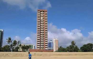 Imagem: O apartamento possui 4 Dormitórios, 4 Banheiros, 5 Vagas na