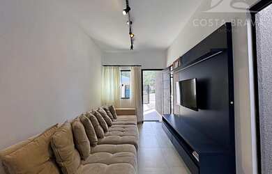 Imagem: A casa possui 3 Dormitórios, 1 Banheiro, 2 Vagas na garagem