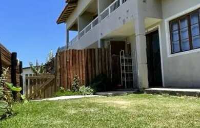 Imagem: A casa possui 4 Dormitórios, Acomodam 10 pessoas, 3 Vagas na