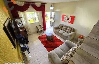 Imagem: A casa possui 4 Dormitórios, 2 Banheiros, 2 Vagas na garagem