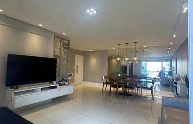 Imagem: O apartamento possui 4 Dormitórios, 5 Banheiros, 3 Vagas na