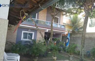 Imagem: A casa possui 5 Dormitórios, 4 Banheiros, 4 Vagas na garagem