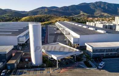 Imagem: O depósito possui 5 Vagas na garagem, 3204m² de Área e está