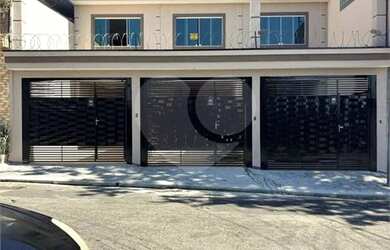 Imagem: A casa possui 2 Dormitórios, 3 Banheiros, 2 Vagas na garagem