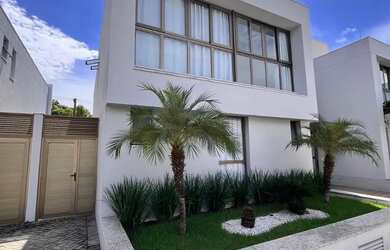 Imagem: A casa possui 5 Dormitórios, 5 Banheiros, 3 Vagas na garagem