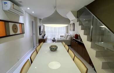 Imagem: A casa possui 5 Dormitórios, 5 Banheiros, 3 Vagas na garagem