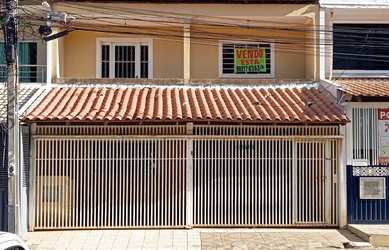 Imagem: A casa possui 4 Dormitórios e 4 Banheiros e está localizado