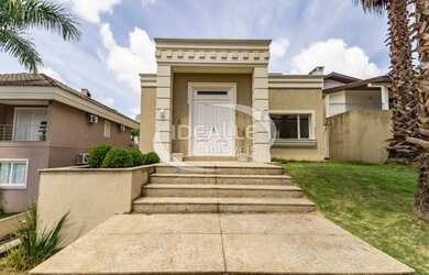 Imagem: A casa em condomínio possui 5 Dormitórios, 5 Banheiros, 5