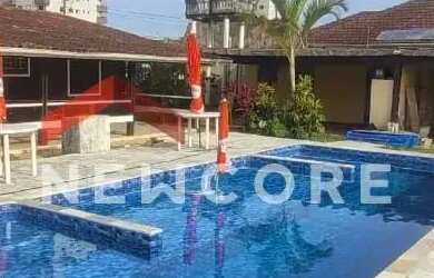 Imagem: A casa possui 3 Dormitórios, 1 Banheiro, 4 Vagas na garagem