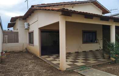 Imagem 5: Casa em quadra central. Piscina, Churrasqueira, VarandaeGuarda roupa