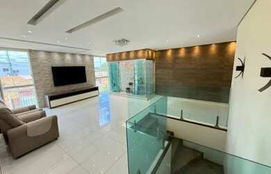 Imagem: A casa possui 3 Dormitórios, 4 Banheiros, 2 Vagas na garagem