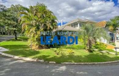 Imagem: A casa em condomínio possui 4 Dormitórios, 4 Banheiros, 5