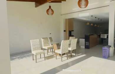 Imagem: A casa possui 4 Dormitórios, 4 Banheiros, 3 Vagas na garagem