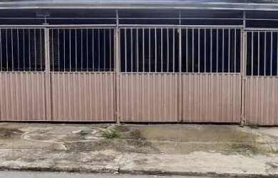 Imagem: A casa possui 5 Dormitórios, 5 Banheiros, 4 Vagas na garagem