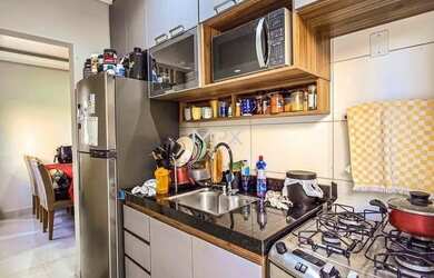 Imagem: A casa possui 2 Dormitórios, 1 Banheiro, 2 Vagas na garagem